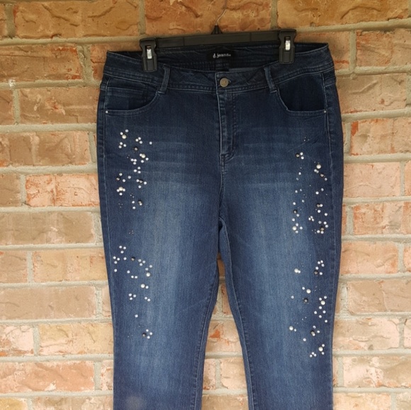 Blue Jeans With Pearls. - Picture 2 of 6
